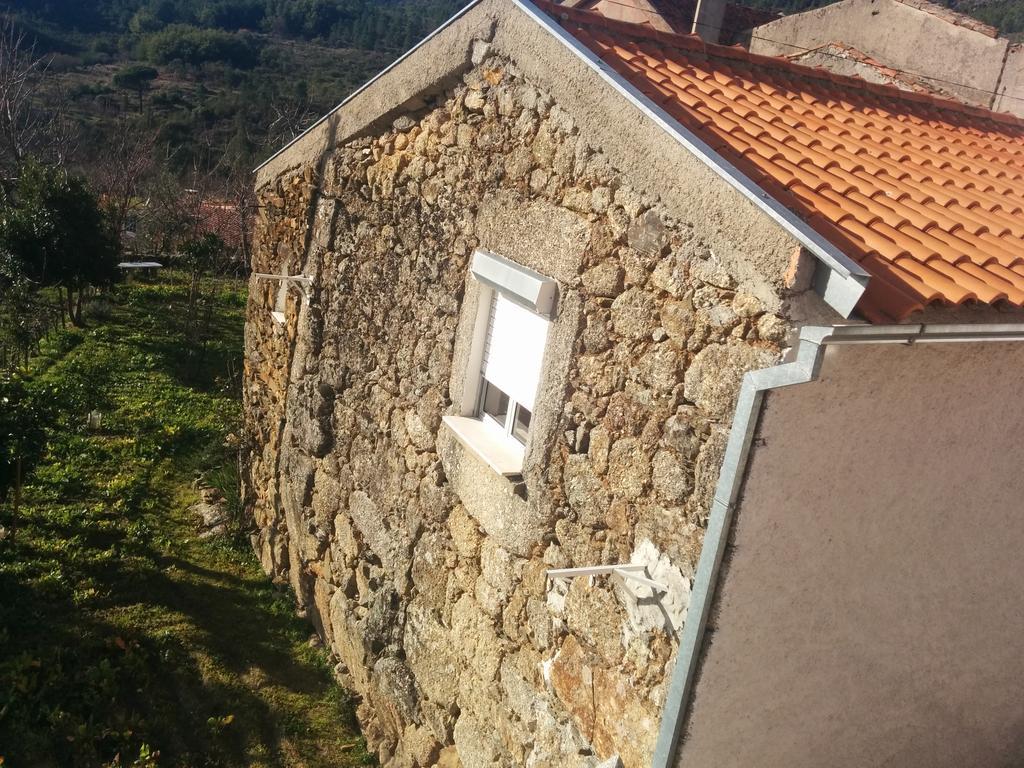 Casa do Fundo do Povo - Serra da Estrela Cortes do Meio Exterior foto